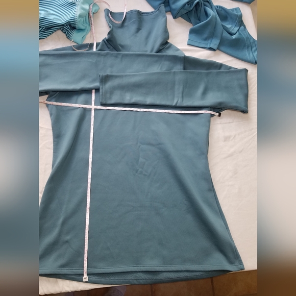 3 North Face REI and Columbia L tops - Picture 4 of 10